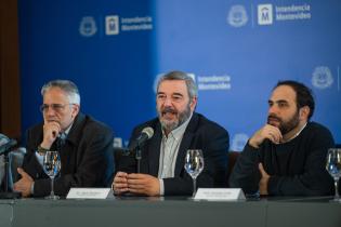 Intendente Mario Bergara durante conferencia de prensa por presentación de "Construir oportunidades: empleo, inclusión y articulación pública"