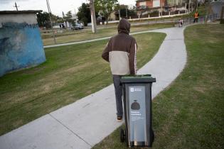 Entrega de contenedores intradomiciliarios y composteras en el p
