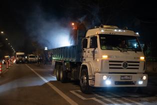 Reparación vial en Av. Agraciada entre 19 de Abril y Lozano