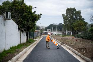 Tendido de carpeta asfáltica en barrio San Fernando