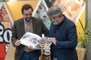 Intendente (i) Justo Onandi, recorre la feria « Rocha se muestr