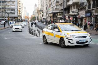 Taxis en la vía pública