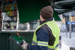 Trabajos de pintura en quioscos de espacios públicos
