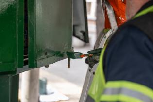 Trabajos de pintura en quioscos de espacios públicos