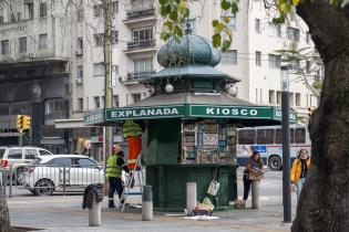 Trabajos de pintura en quioscos de espacios públicos
