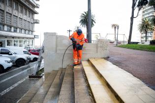 Trabajos de mantenimiento en plaza Gomensoro