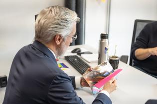 Visita de embajador de España y embajador en misión especial p
