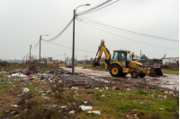 Limpieza de basural en barrio 24 de Enero en el marco del Plan Laboral ABC