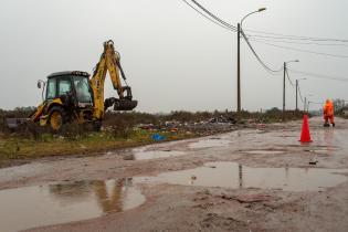 Limpieza de basural en barrio 24 de Enero en el marco del Plan Laboral ABC