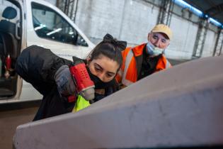 Capacitación en reparación de contenedores en el marco del Plan Laboral ABC