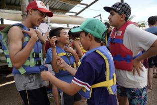 Jornada de canotaje y remo en los humedales del río Santa Lucía, proyecto "Acuáticas"