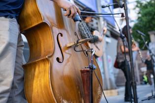 Tatango Orquesta en la explanada de la Intendencia de Montevideo