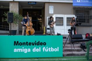 Tatango Orquesta en la explanada de la Intendencia de Montevideo