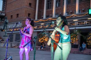 Espectáculos artísticos en la explanada de la Intendencia de Montevideo en el marco del programa “La cultura va por barrios” 