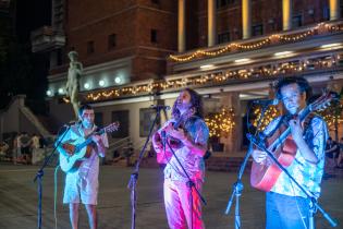 Espectáculos artísticos en la explanada de la Intendencia de Montevideo en el marco del programa “La cultura va por barrios” 