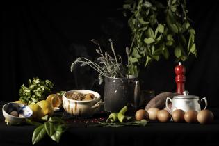 Escena inspirada en la cocina de Verónica. Montevideo, 2024. Fotografía digital Escena inspirada en la cocina de Verónica. Montevideo, 2024. Fotografía digital
