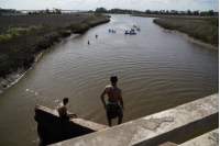 Jornada de canotaje y remo en los humedales del río Santa Lucía, proyecto &quot;Acuáticas&quot;