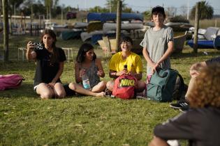 Jornada de canotaje y remo en los humedales del río Santa Lucía, proyecto "Acuáticas"