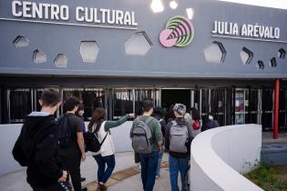 Función de Teatro en el Aula por los barrios, en el Centro Cultural Julia Arévalo Función de Teatro en el Aula por los barrios, en el Centro Cultural Julia Arévalo