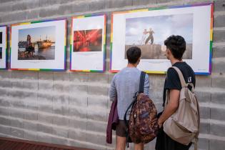 Inauguración de muestra fotográfica del CdF "Tangueres. Un arrabal diverso" en la Plaza de la Diversidad Inauguración de muestra fotográfica del CdF "Tangueres. Un arrabal diverso" en la Plaza de la Diversidad