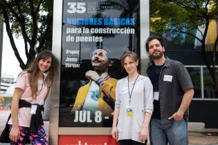 Elenco de “Nociones básicas para la construcción de puentes” de la Comedia Nacional, en el Festival Internacional de Teatro Hispano (FITH) en Miami, Estados Unidos, 7 de julio de 2021