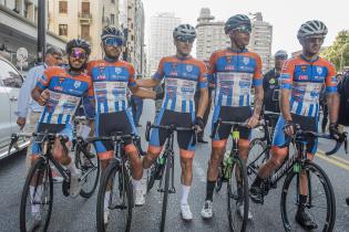 Largada de la 77° edición de la Vuelta Ciclista del Uruguay 2022 en la  explanada de la Intendencia de Montevideo