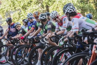 Largada de la 77° edición de la Vuelta Ciclista del Uruguay 2022 en la  explanada de la Intendencia de Montevideo