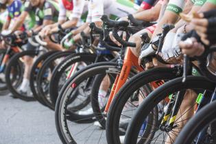 Largada de la 77° edición de la Vuelta Ciclista del Uruguay 2022 en la  explanada de la Intendencia de Montevideo