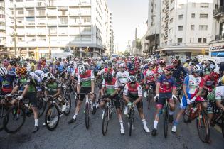 Largada de la 77° edición de la Vuelta Ciclista del Uruguay 2022 en la  explanada de la Intendencia de Montevideo