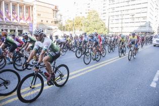 Largada de la 77° edición de la Vuelta Ciclista del Uruguay 2022 en la  explanada de la Intendencia de Montevideo