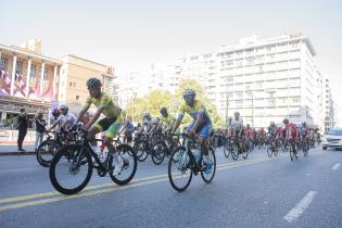 Largada de la 77° edición de la Vuelta Ciclista del Uruguay 2022 en la  explanada de la Intendencia de Montevideo