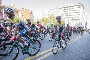 Largada de la 77° edición de la Vuelta Ciclista del Uruguay 2022 en la  explanada de la Intendencia de Montevideo