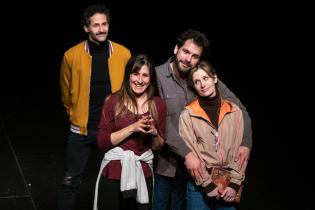 “Nociones básicas para la construcción de puentes” de la Comedia Nacional en el Festival Internacional de Teatro Hispano (FITH) en Miami, Estados Unidos, 9 de julio de 2021 “Nociones básicas para la construcción de puentes” de la Comedia Nacional en el Festival Internacional de Teatro Hispano (FITH) en Miami, Estados Unidos, 9 de julio de 2021