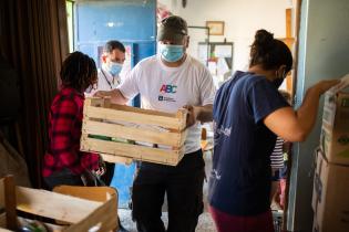Acopio de donaciones y distribución en ollas populares Acopio de donaciones y distribución en ollas populares