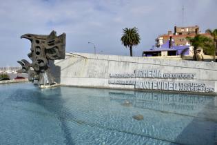 Monumento de la Comunidad Armenia del Uruguay a la Ciudad de Montevideo en el 250º aniversario de su fundación.