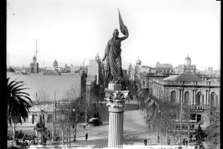 Esta imagen pertenece al Grupo de Series Historicas (FMH) que integra el archivo fotografico del Centro de Fotografia de Montevideo (CdF).
El CdF es una unidad de la Division Informacion y Comunicacion de la Intendencia de Montevideo.
Por mas