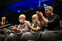 Integrantes de Murga Madre luego de la apertura del Festival Internacional de Teatro Hispano (FITH) en Miami con la obra “Nociones básicas para la construcción de puentes” de la Comedia Nacional, Miami, Estados Unidos, 8 de julio de 2021