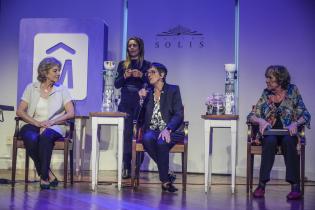 Declaración de Ciudadanas Ilustres a Circe Maia, Mabel Simois y Graciela Sapriza en la sala Delmira Agustini