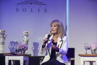 Declaración de Ciudadanas Ilustres a Circe Maia, Mabel Simois y Graciela Sapriza en la sala Delmira Agustini Declaración de Ciudadanas Ilustres a Circe Maia, Mabel Simois y Graciela Sapriza en la sala Delmira Agustini