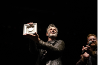Declaración de Visitante Ilustre a Leonardo Sbaraglia en teatro El Galpón, 22 de abril de 2023