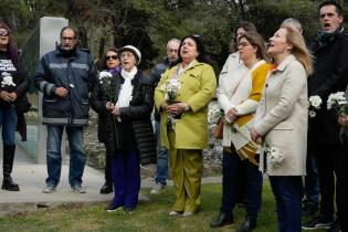 Homenaje a Madres y Familiares de detenidos desaparecidos Homenaje a Madres y Familiares de detenidos desaparecidos