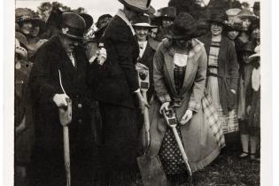 Ceremonia de comienzo de la construcción del edificio. Avenida 8 de Octubre 2709, 3 de noviembre de 1920. Toma directa. 