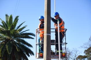 Instalación de cámaras de monitoreo de tránsito en la intersección de las avenidas José Belloni y Gral Flores