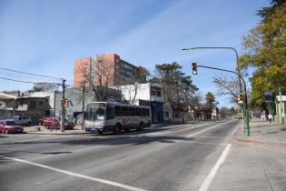 Pintura de carril Solo Bus en Av. Agraciada desde Pablo Zufriategui hasta Av. Joaquín Suárez