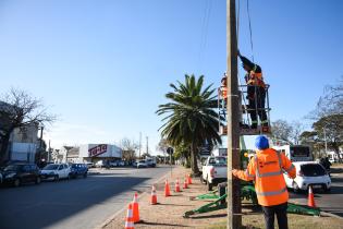 Instalación de cámaras de monitoreo de tránsito en la intersección de las avenidas José Belloni y Gral Flores