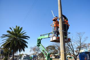 Instalación de cámaras de monitoreo de tránsito en la intersección de las avenidas José Belloni y Gral Flores