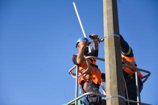 Instalación de cámaras de monitoreo de tránsito en la intersección de las avenidas José Belloni y Gral Flores