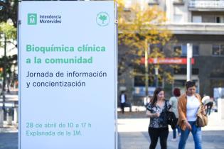 Actividad en la explanada: Acercando el rol del Bioquímico a la ciudadanía Actividad en la explanada: Acercando el rol del Bioquímico a la ciudadanía