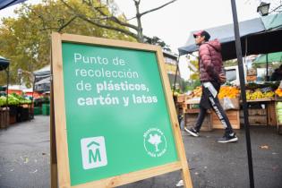 Instalación de puntos de recolección de plástico, cartón y latas en ferias de Montevideo