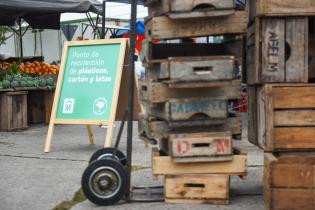 Instalación de puntos de recolección de plástico, cartón y latas en ferias de Montevideo